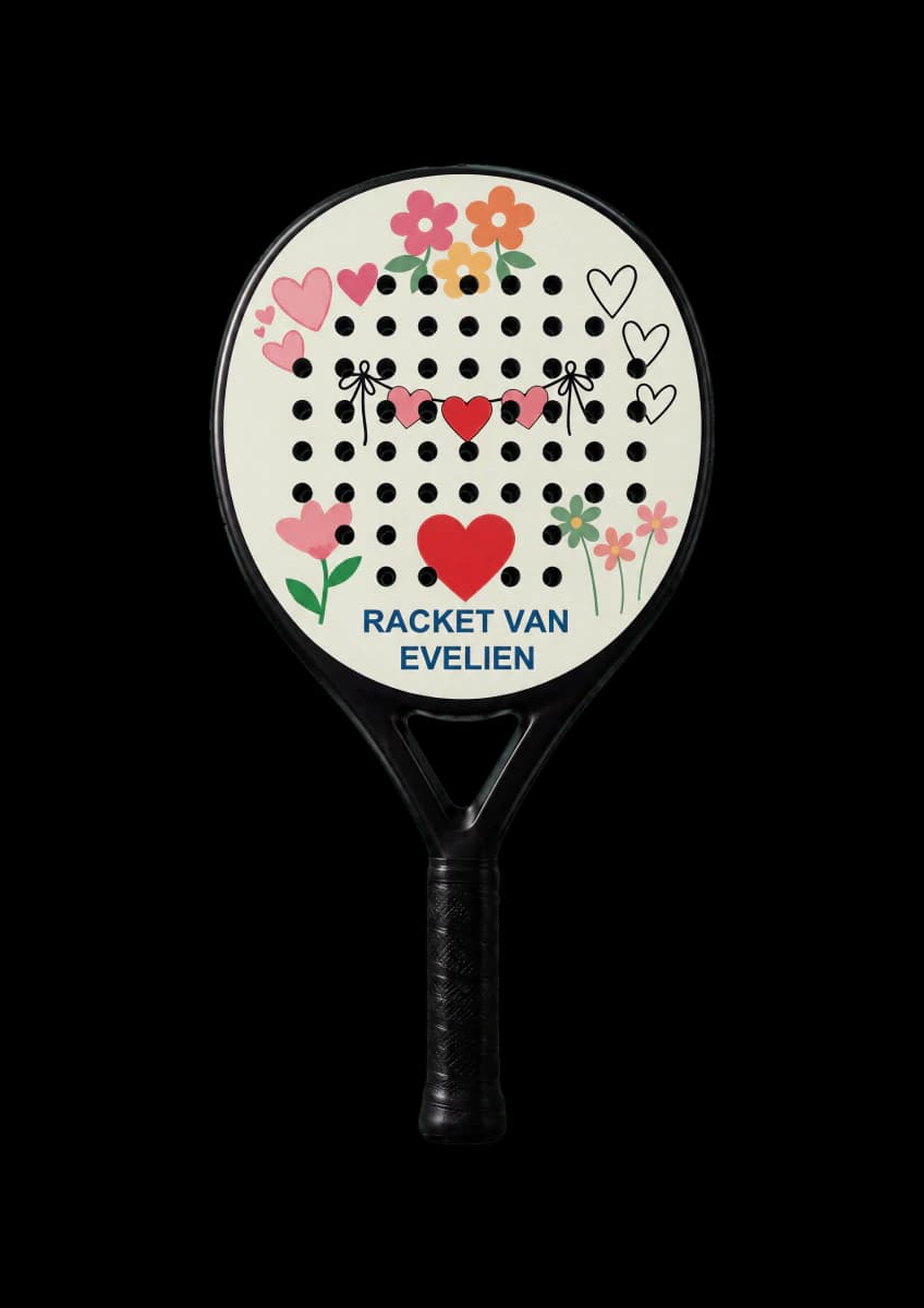 Pala de pádel con flores, corazones y el texto Racket van Evelien