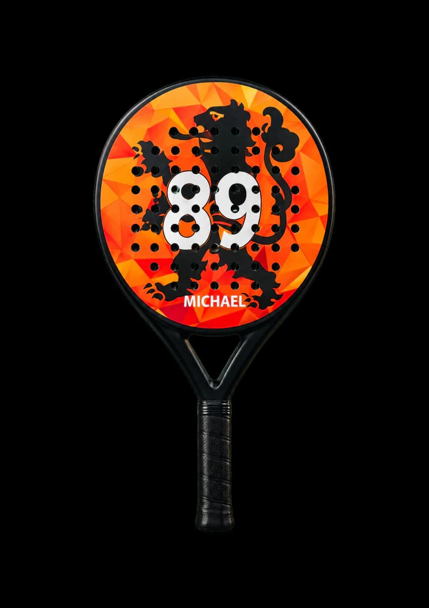 Rakieta do padla z pomarańczowym motywem lwa, numerem 89 i imieniem Michael